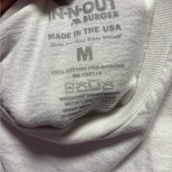 In and out California Melissa Noriega white graphic short sleeve t-shirt M - Picture 6 of 7